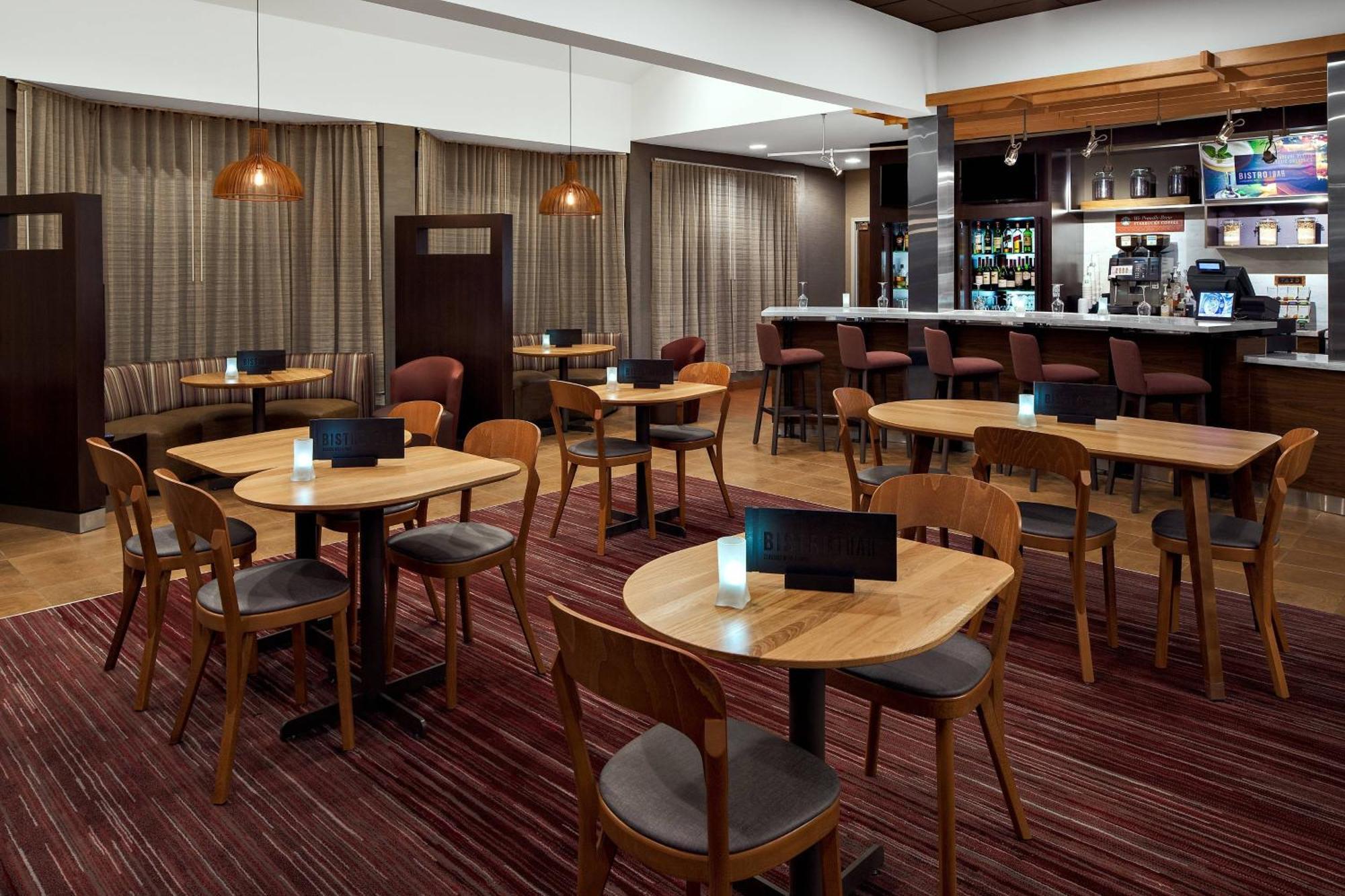 Courtyard By Marriott Pittsburgh Airport Hotell Coraopolis Eksteriør bilde