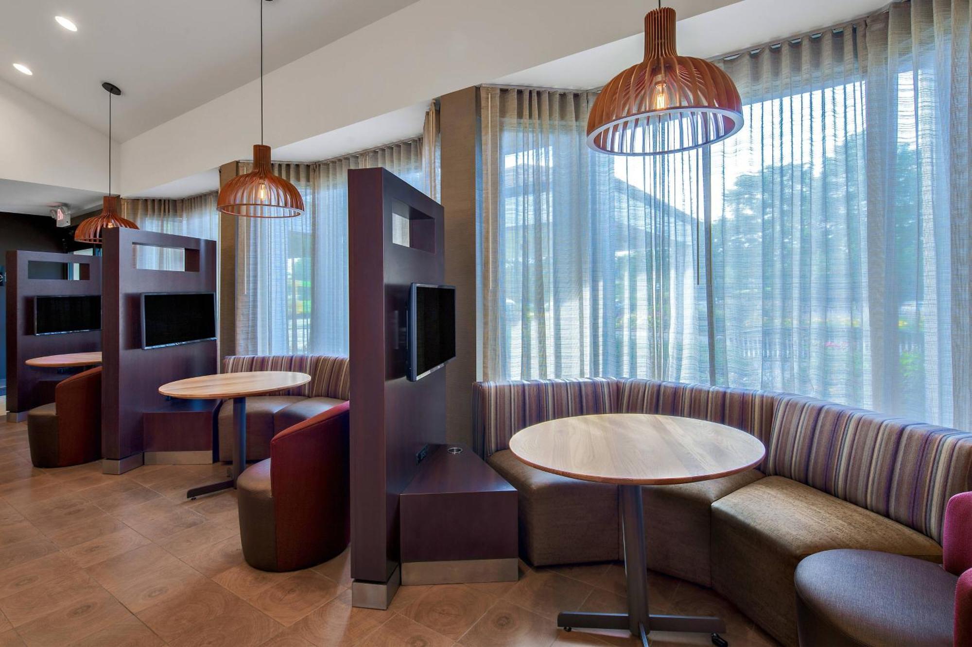 Courtyard By Marriott Pittsburgh Airport Hotell Coraopolis Eksteriør bilde