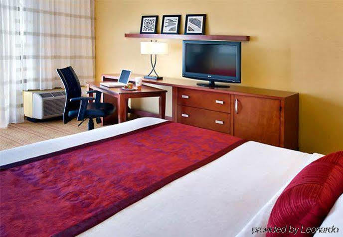 Courtyard By Marriott Pittsburgh Airport Hotell Coraopolis Eksteriør bilde