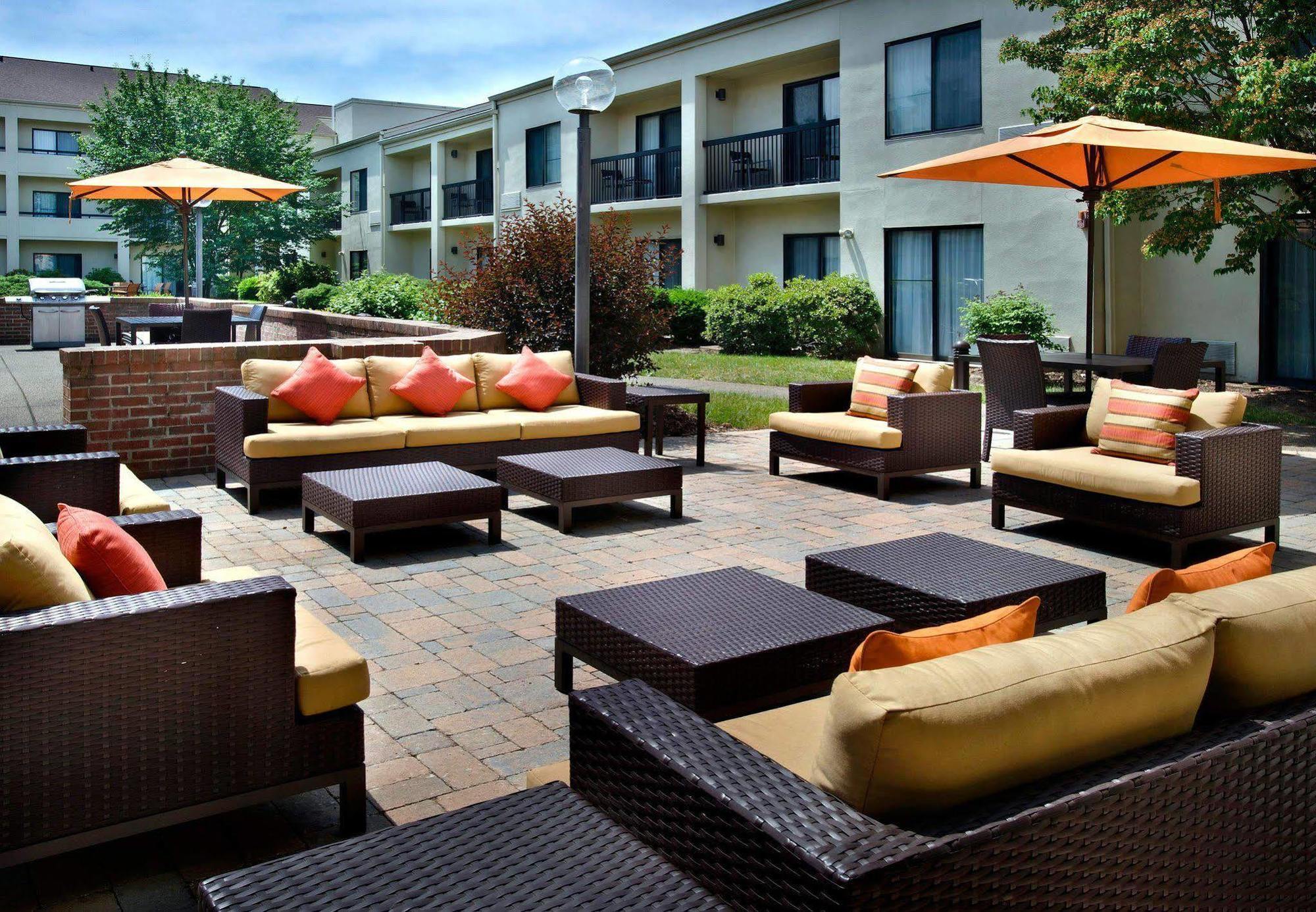 Courtyard By Marriott Pittsburgh Airport Hotell Coraopolis Eksteriør bilde